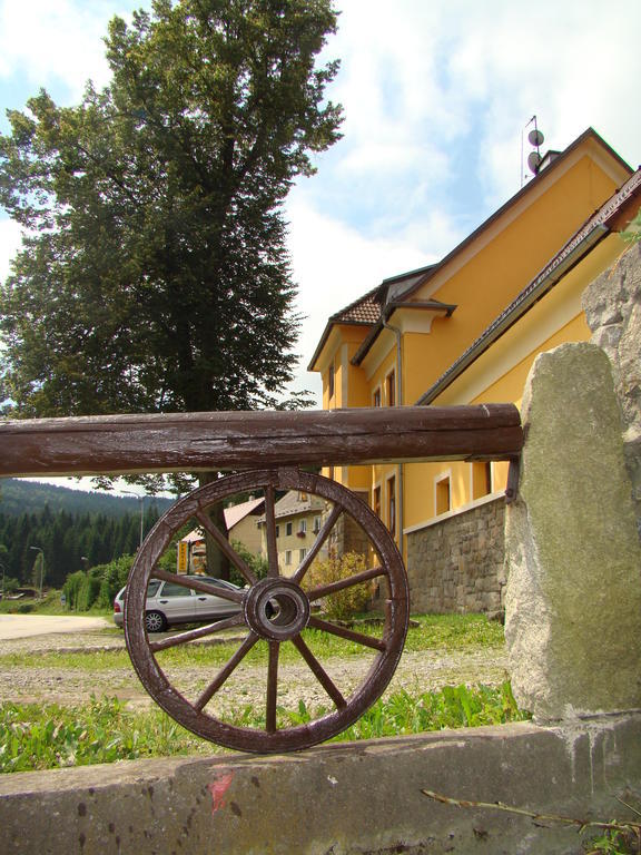 Hotel Pension Pod Lipou Loučovice Exterior foto